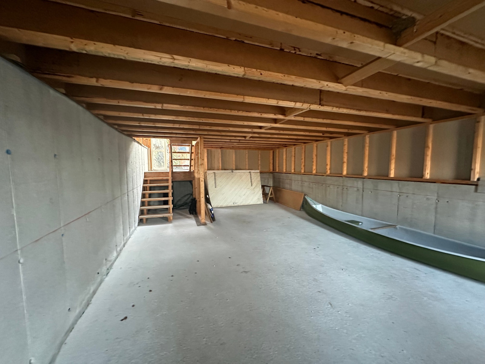 Første etasje, med trapp opp til andre etasje. Galleribilde