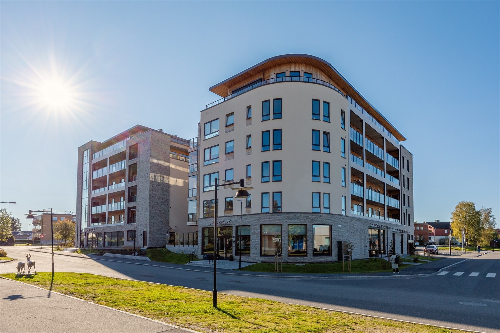 Alle leilighetene disponerer garasjeplass i kjelleren Galleribilde