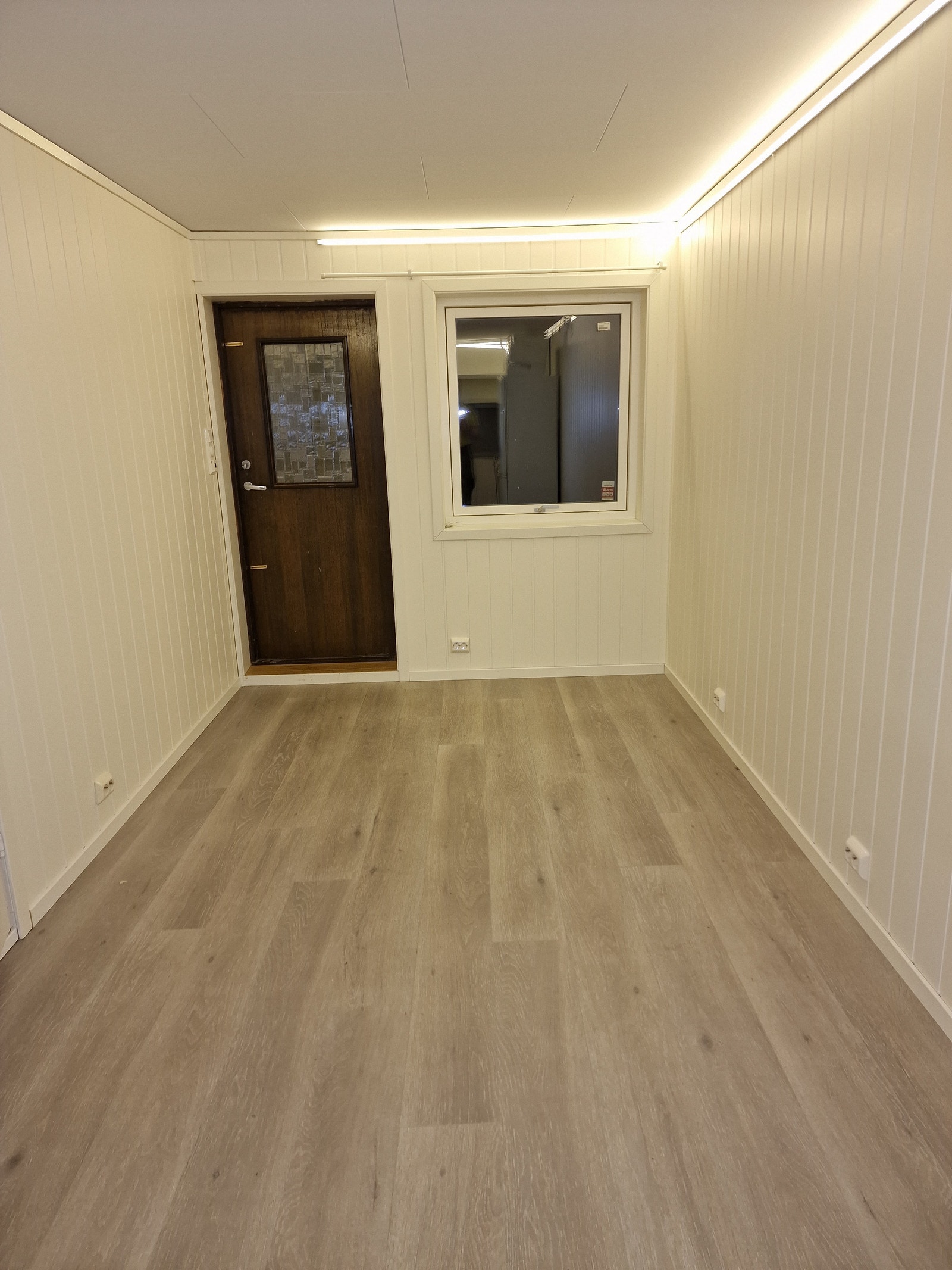 Hovedrom, utgangsdør/vindu. Galleribilde