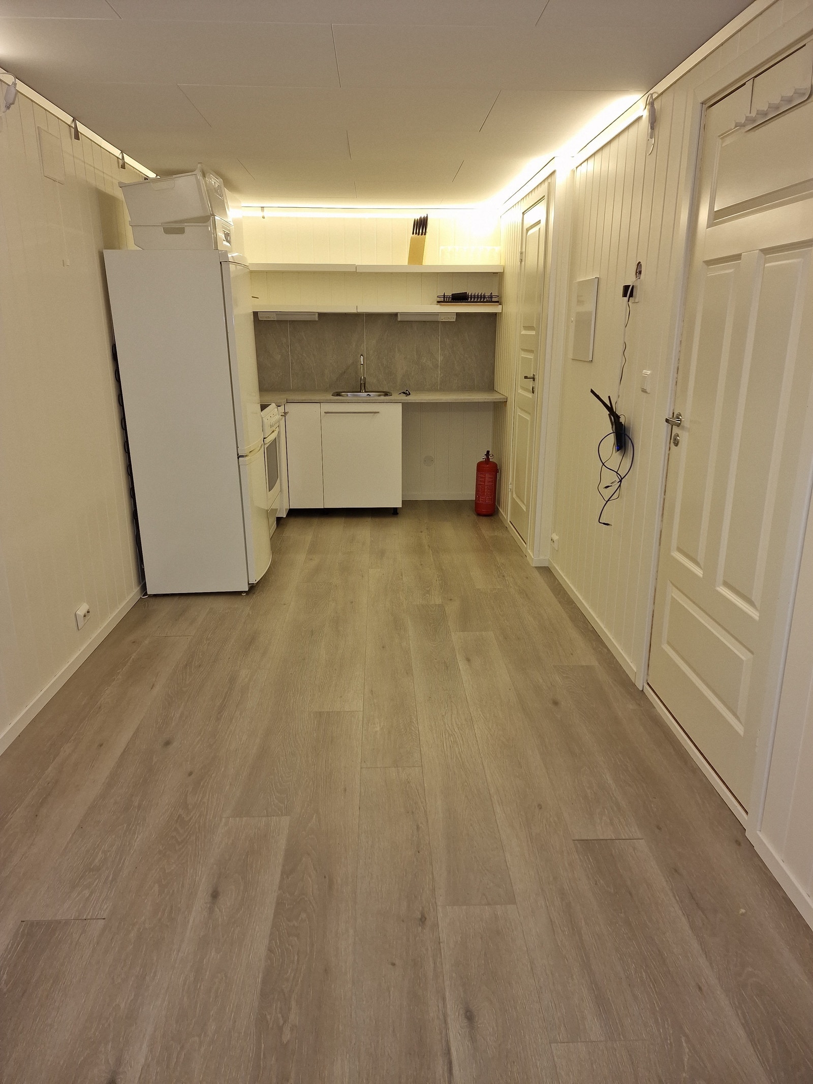 Hovedrom, med kjøkken i enden. Galleribilde