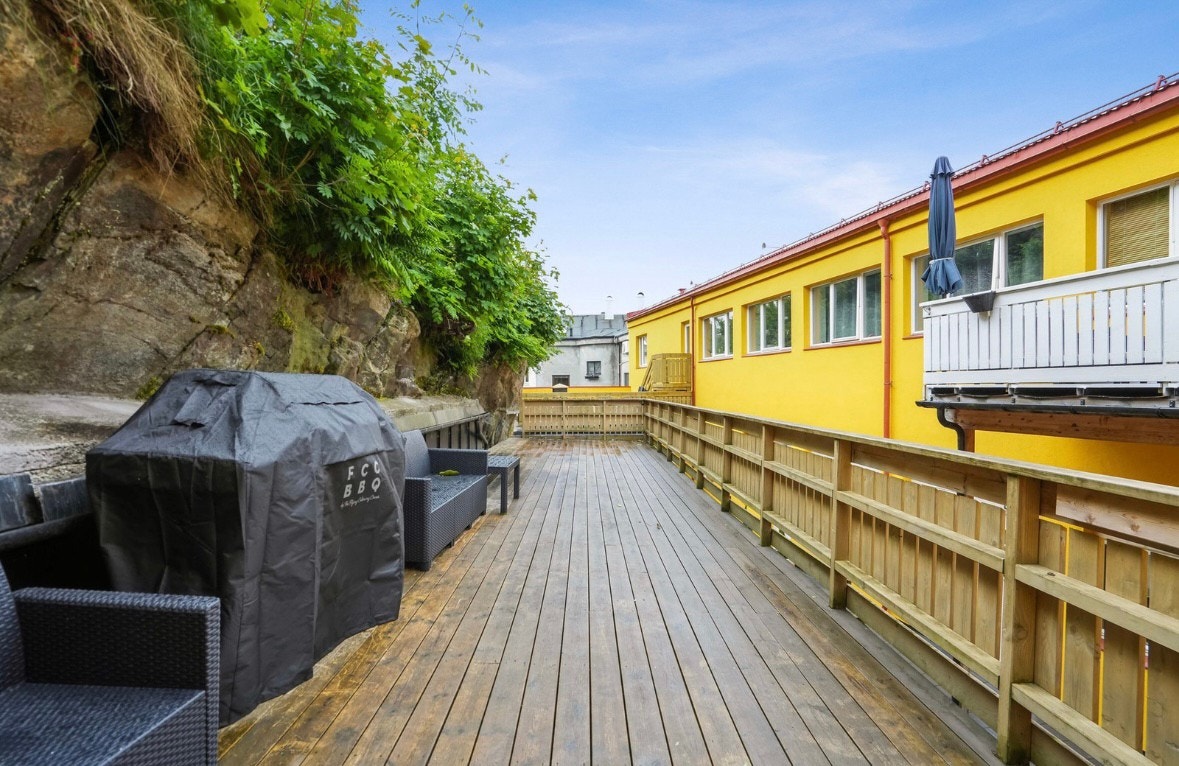 Felles uteplass i bakgården med felles grill Galleribilde