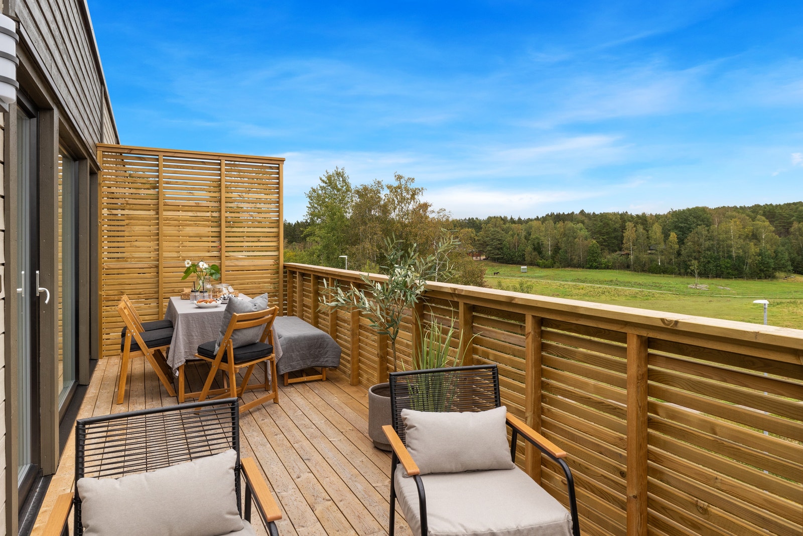 Verandaene på boligene i bygg D er ca. 5 kvm. større enn de på bildet. Galleribilde