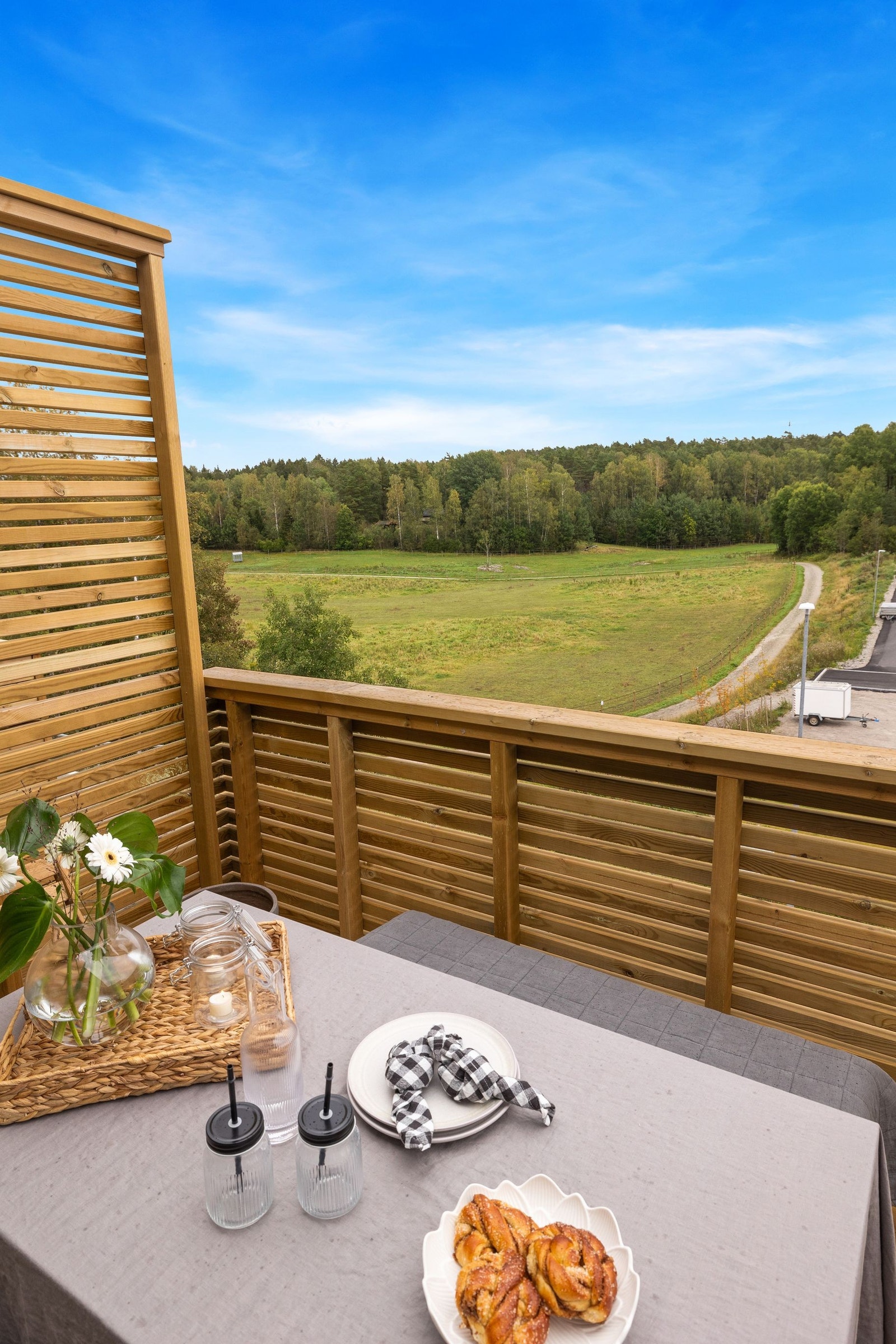 Verandaene på boligene i bygg D er ca. 5 kvm. større enn de på bildet. Galleribilde