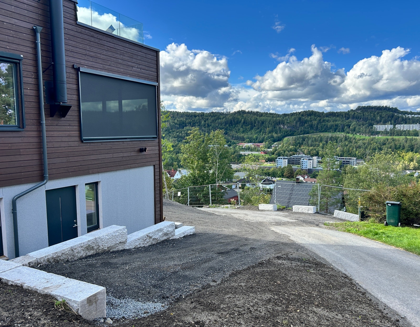 Biloppstillingsplass følger med. Galleribilde