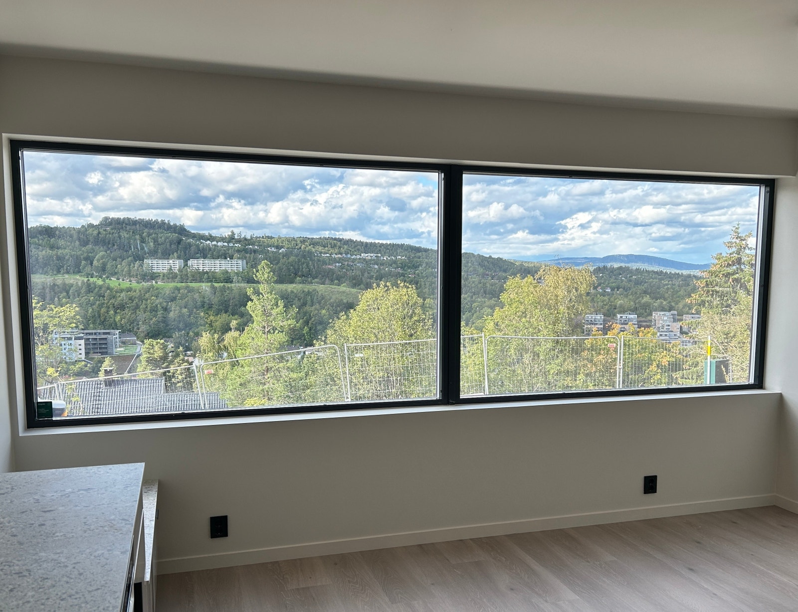 Moderne leilighet med befriende utsikt. Galleribilde