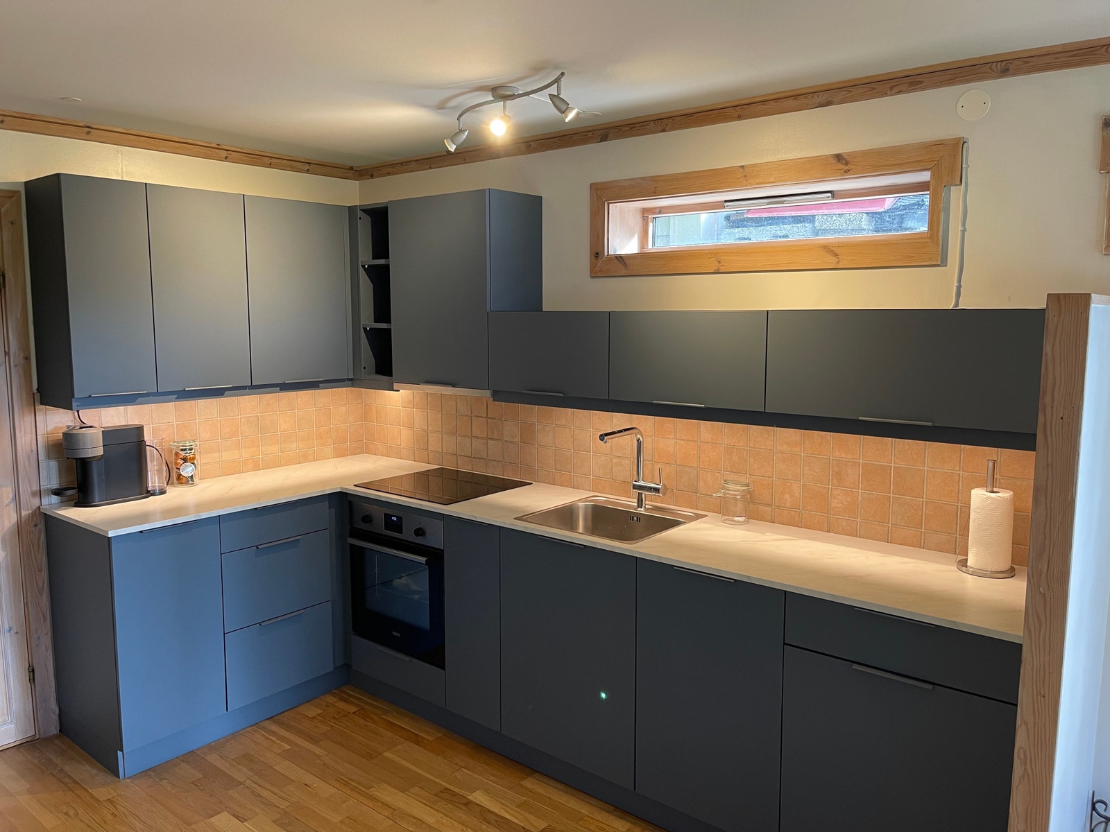 Nytt kjøkken og nye hvitevarer inkl. oppvaskmaskin Galleribilde