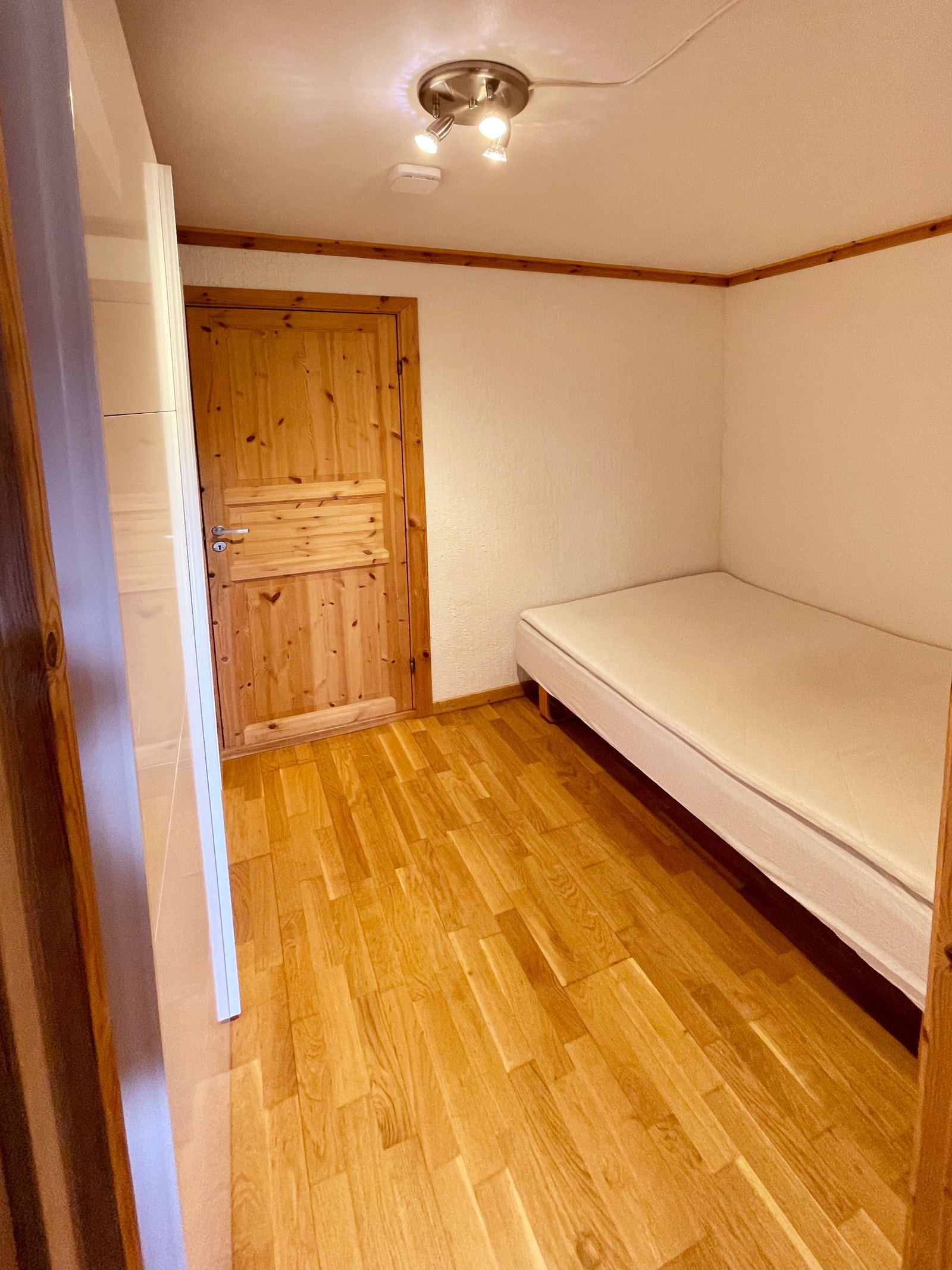 Soverommet har 1,20 x 2 m seng Galleribilde