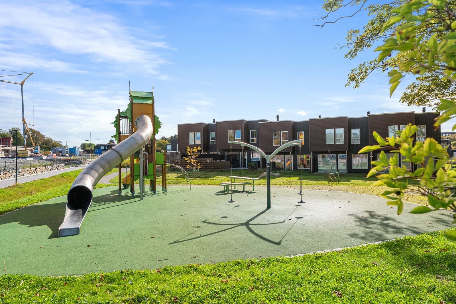 Enokbakken har rikelig med lekeplasser Galleribilde