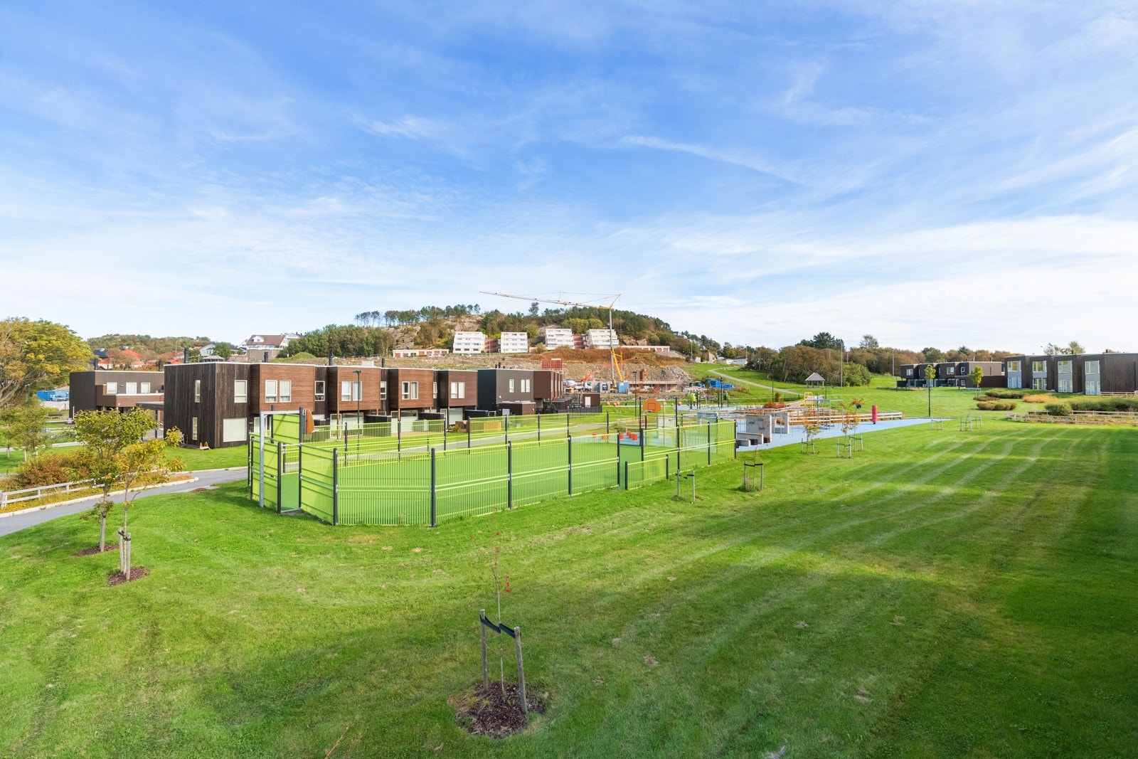 Ballbinge og grøntområde rett i nabolaget Galleribilde