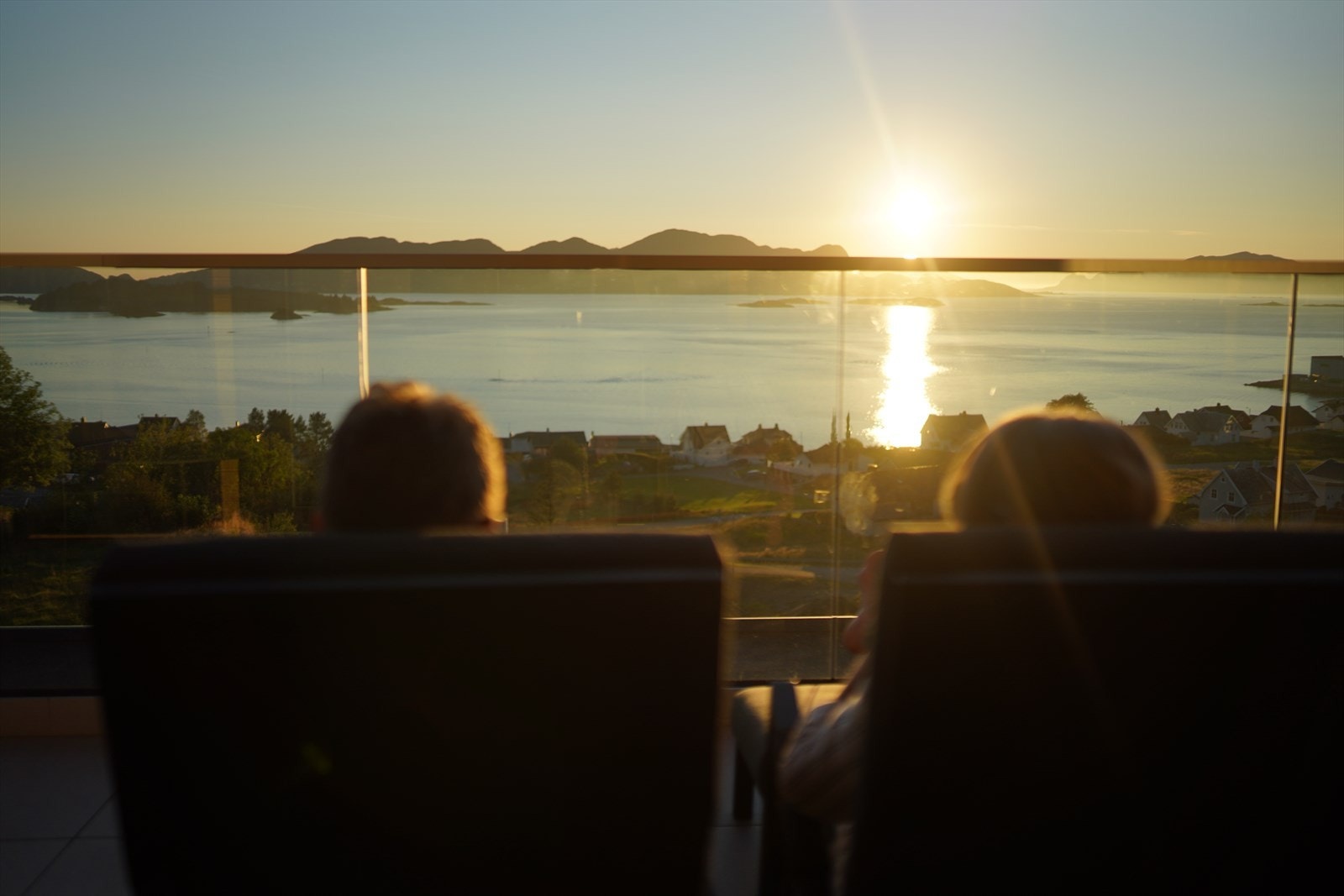 Her kan du nyte solnedgangen i havet Galleribilde
