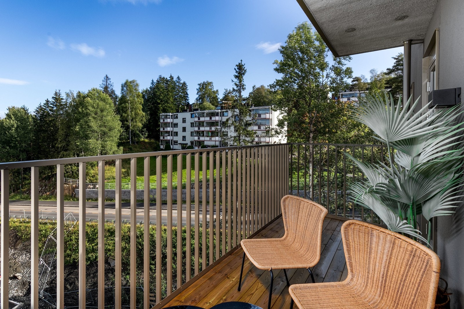 Nordvendt balkong fra hovedsoverom. Galleribilde