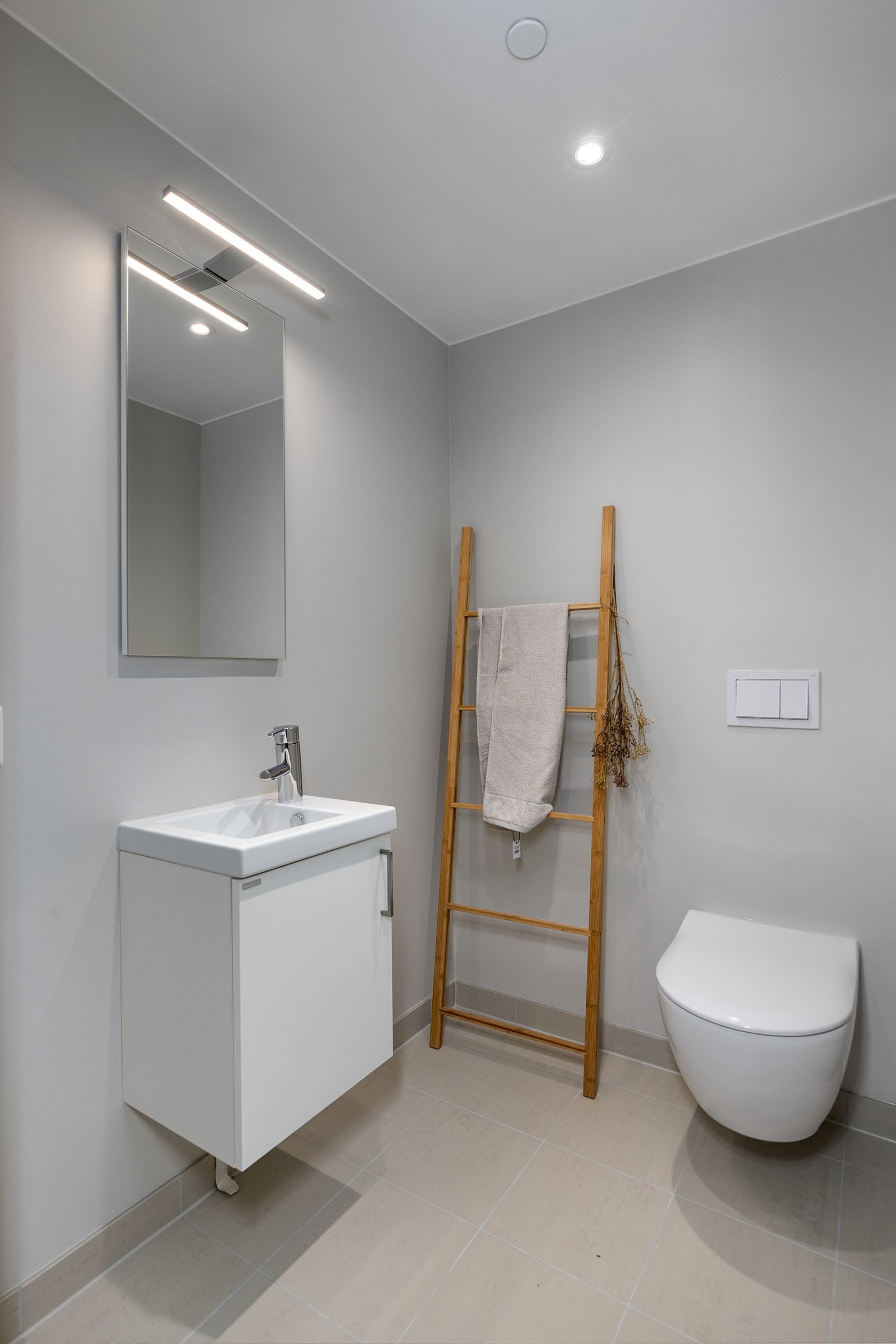 Leiligheten har i tillegg et praktisk ekstra wc-rom. Galleribilde