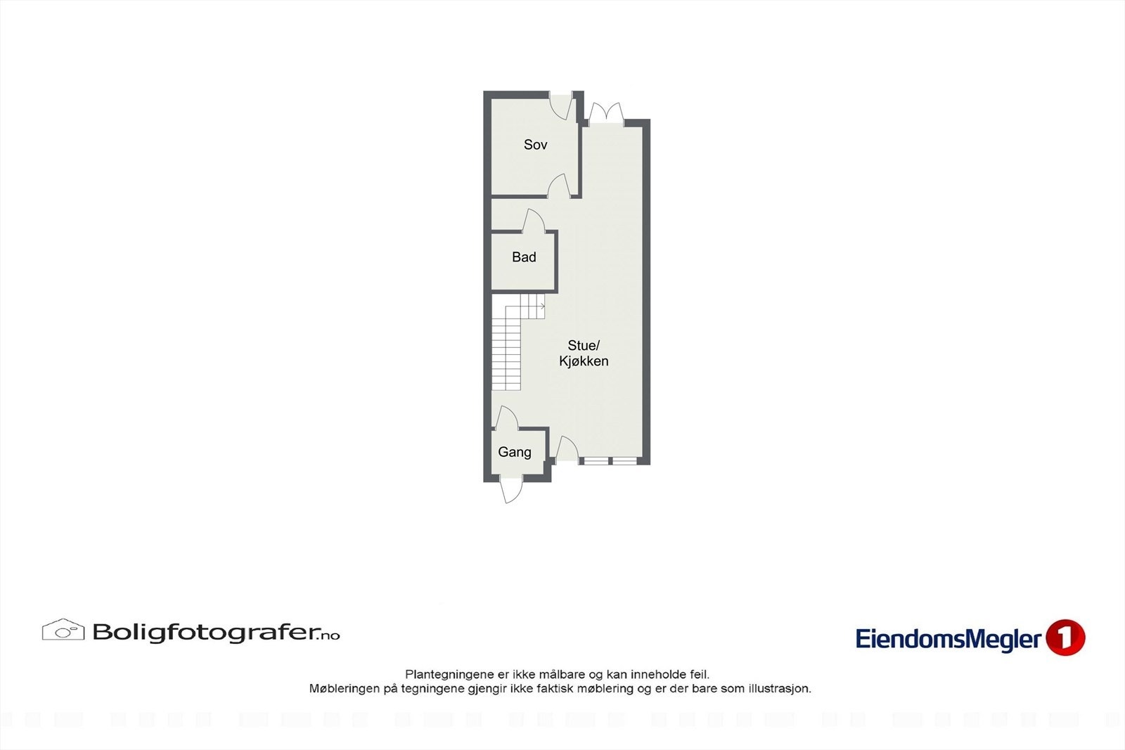 Praktisk bolig over tre plan - Plantegning hovedetasje med ett soverom, bad, og åpen stue/kjøkken-løsning. Galleribilde