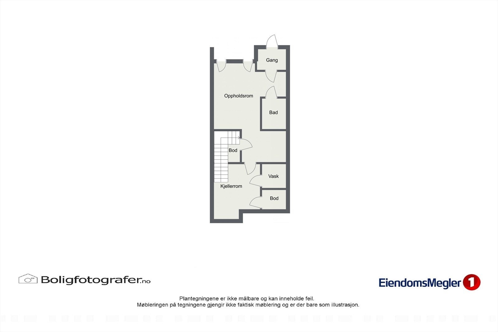 Lys og romslig underetasje med bla. praktikantdel. Praktisk planløsning med følgende innhold: oppholdsrom, gang, tre boder, vaskerom og kjellerrom. Foto fra bolig nr 5. Galleribilde