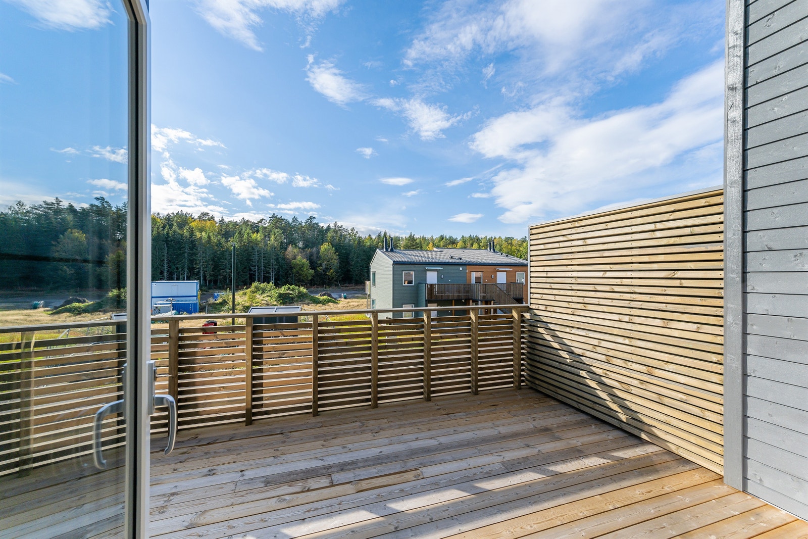 Utgang fra stue 2.etasje til vestvendt terrasse. Galleribilde