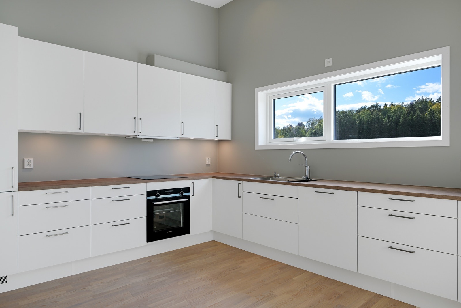 HTH kjøkken med integrerte hvitevarer. Galleribilde