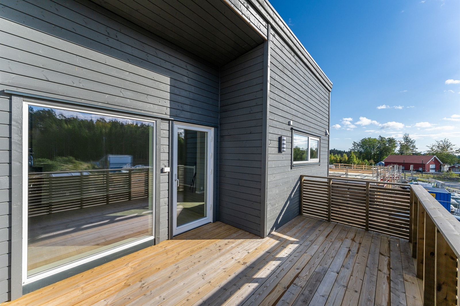 Utgang fra stue 2.etasje til vestvendt terrasse. Galleribilde