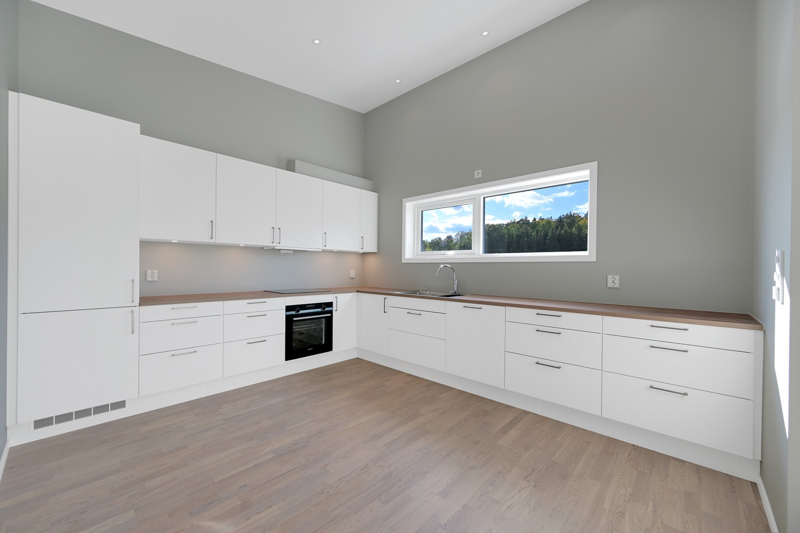 HTH kjøkken med integrerte hvitevarer. Galleribilde