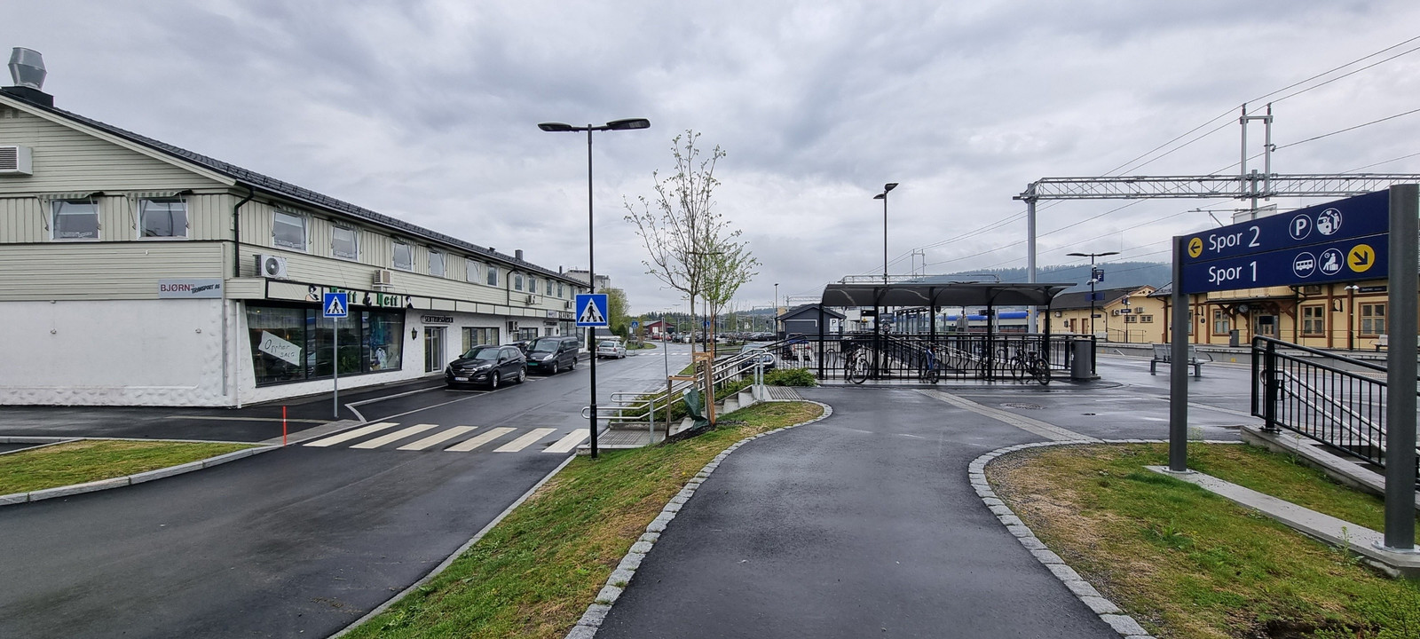 Gateområdet og parkering ved togstasjonen