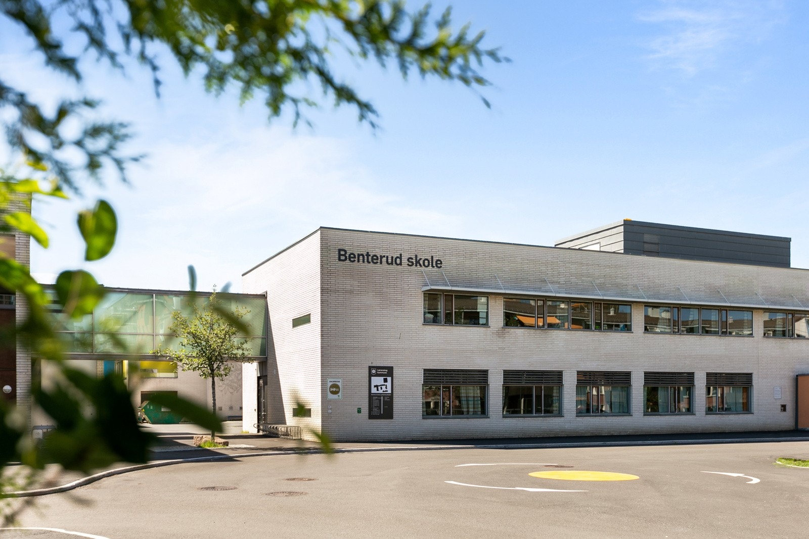 I gangavstand finner du nyoppussede Benterud barneskole Galleribilde