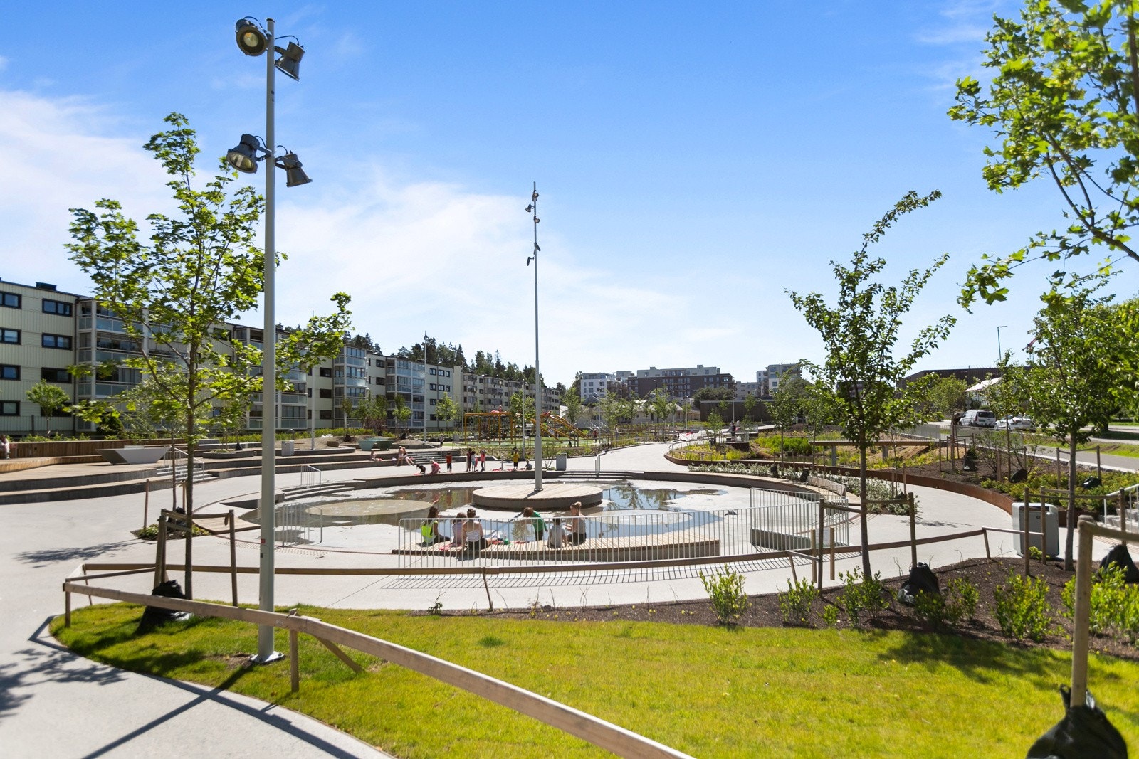 Skårerparken er allerede en livlig aktivitetspark og sosial møteplass, med skøytebane om vinteren og mange spennende områder for avslapping og lek resten av året. Galleribilde