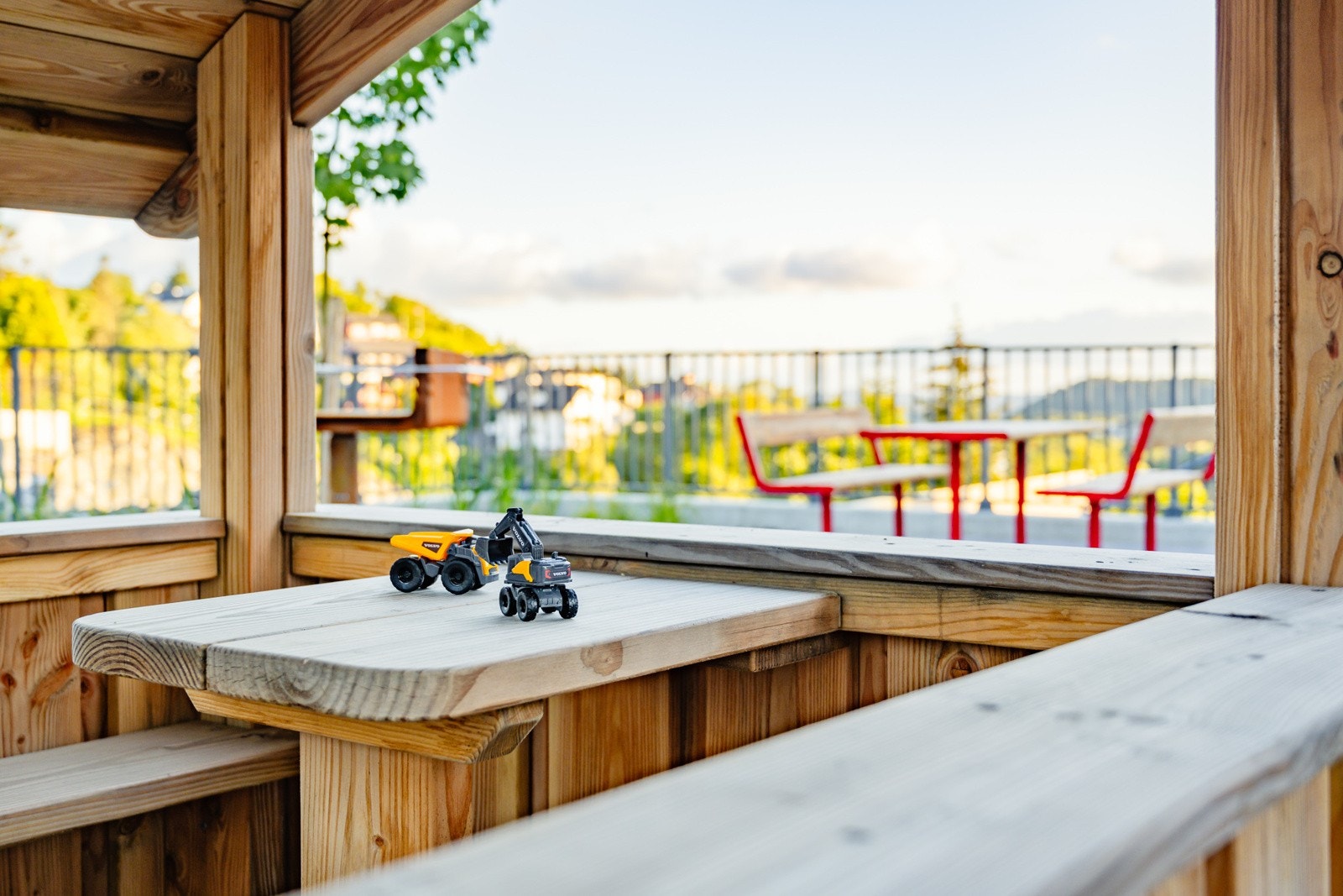 I tillegg til lekeapparater og aktiviteter for de minste, er det flere samlingspunt på fellesarealene. Galleribilde