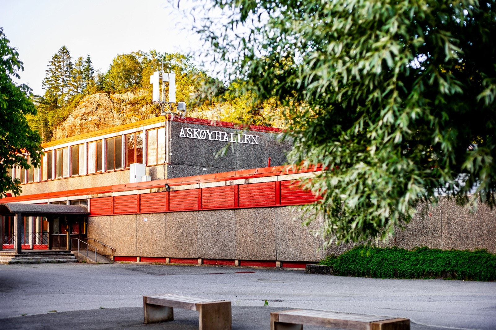 Askøyhallen med flere ballbaner og gode aktivitetstilbud for store og små. Galleribilde