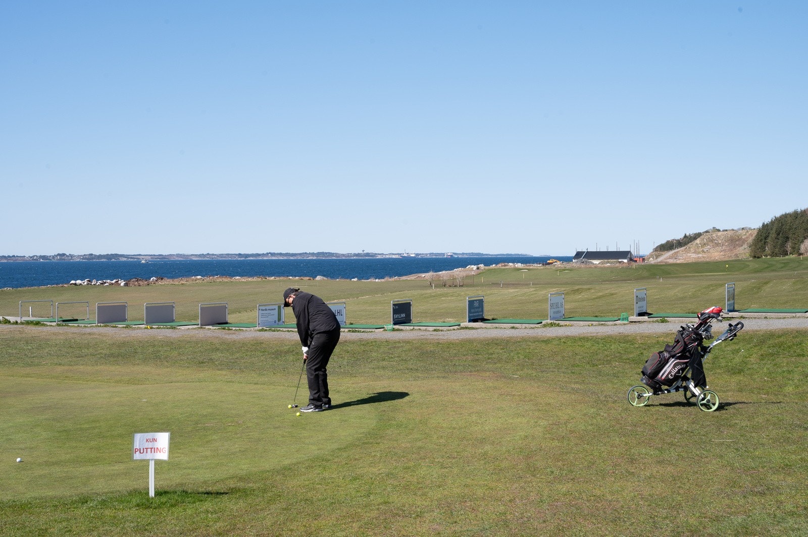 Helt på spissen av Askøy har du også flott utendørsanelgg på Herdla Golfklubb. Galleribilde