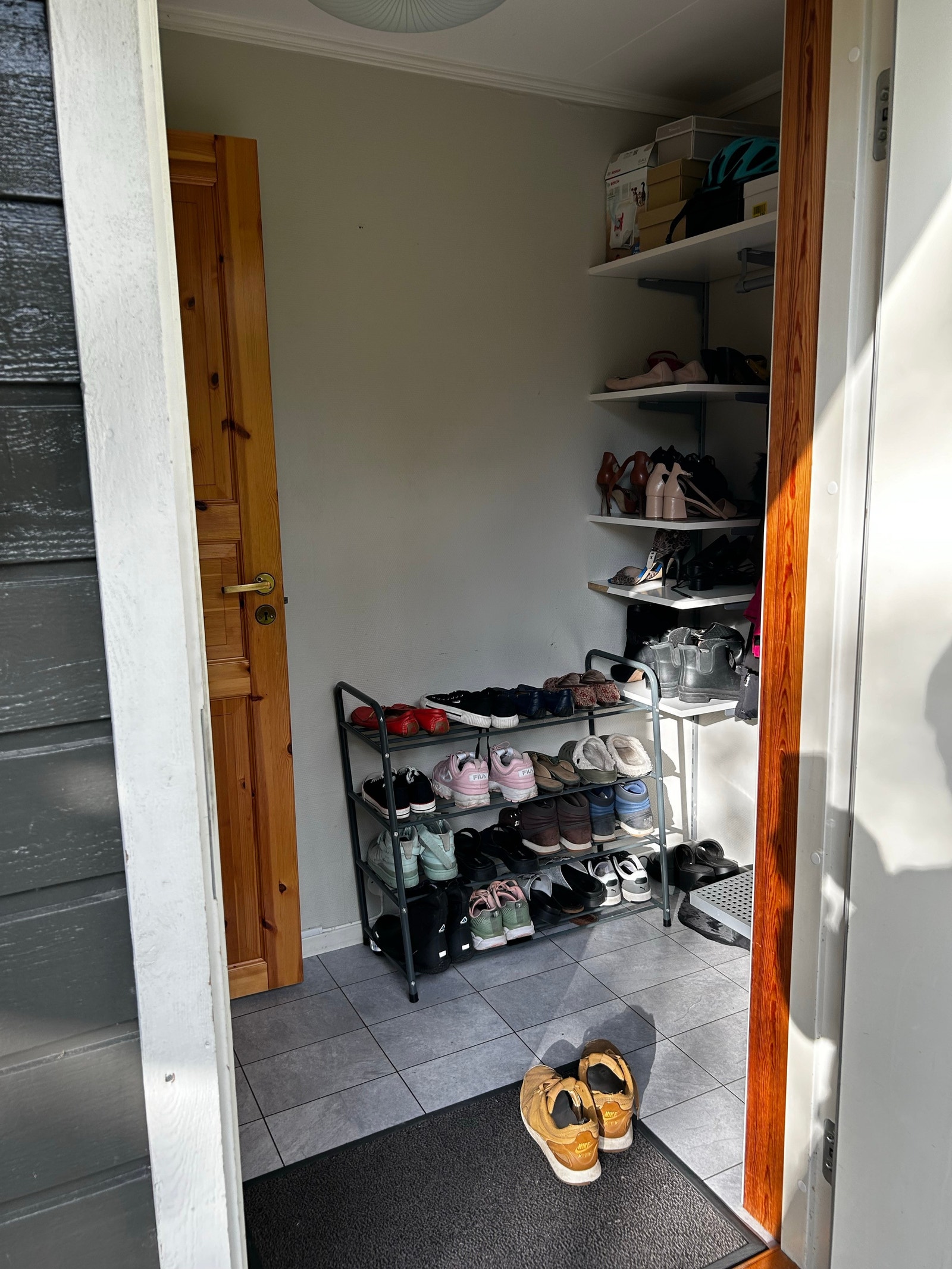 Gang sett utenifra Galleribilde