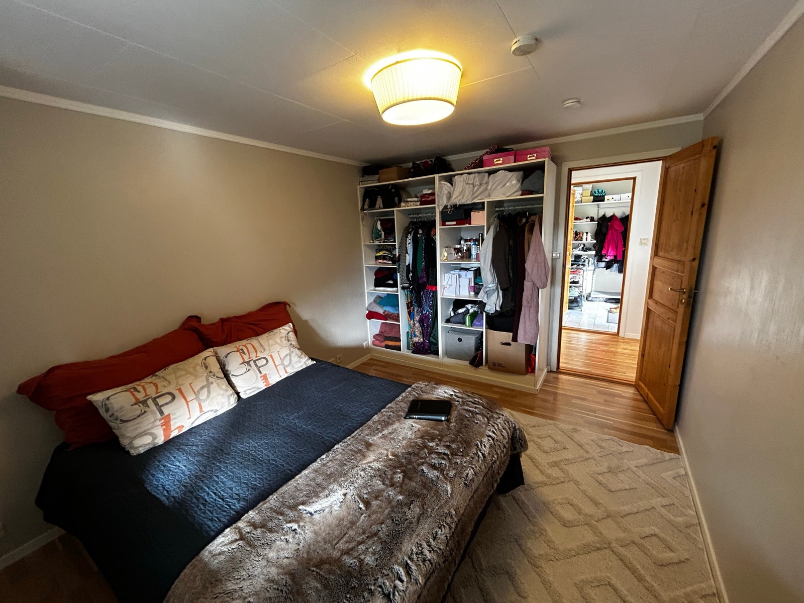 Hovedsoverom. Skap medfølger. Har dører Galleribilde