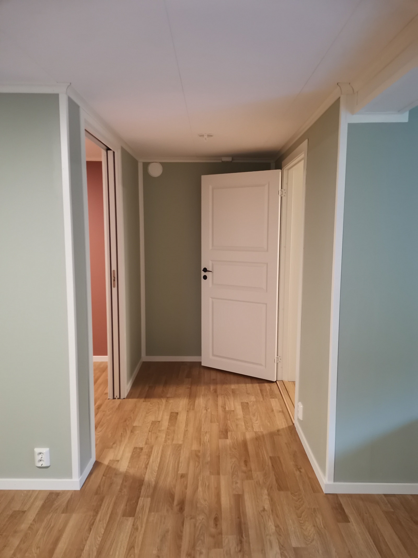 Disponibelt rom til venstre, soverom til høyre Galleribilde