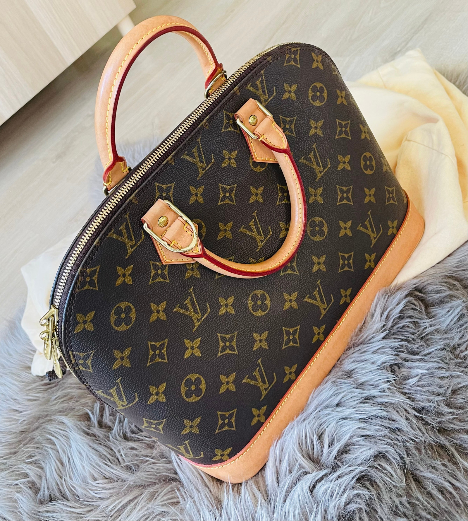 Louis Vuitton Alma mono PM FINN torget