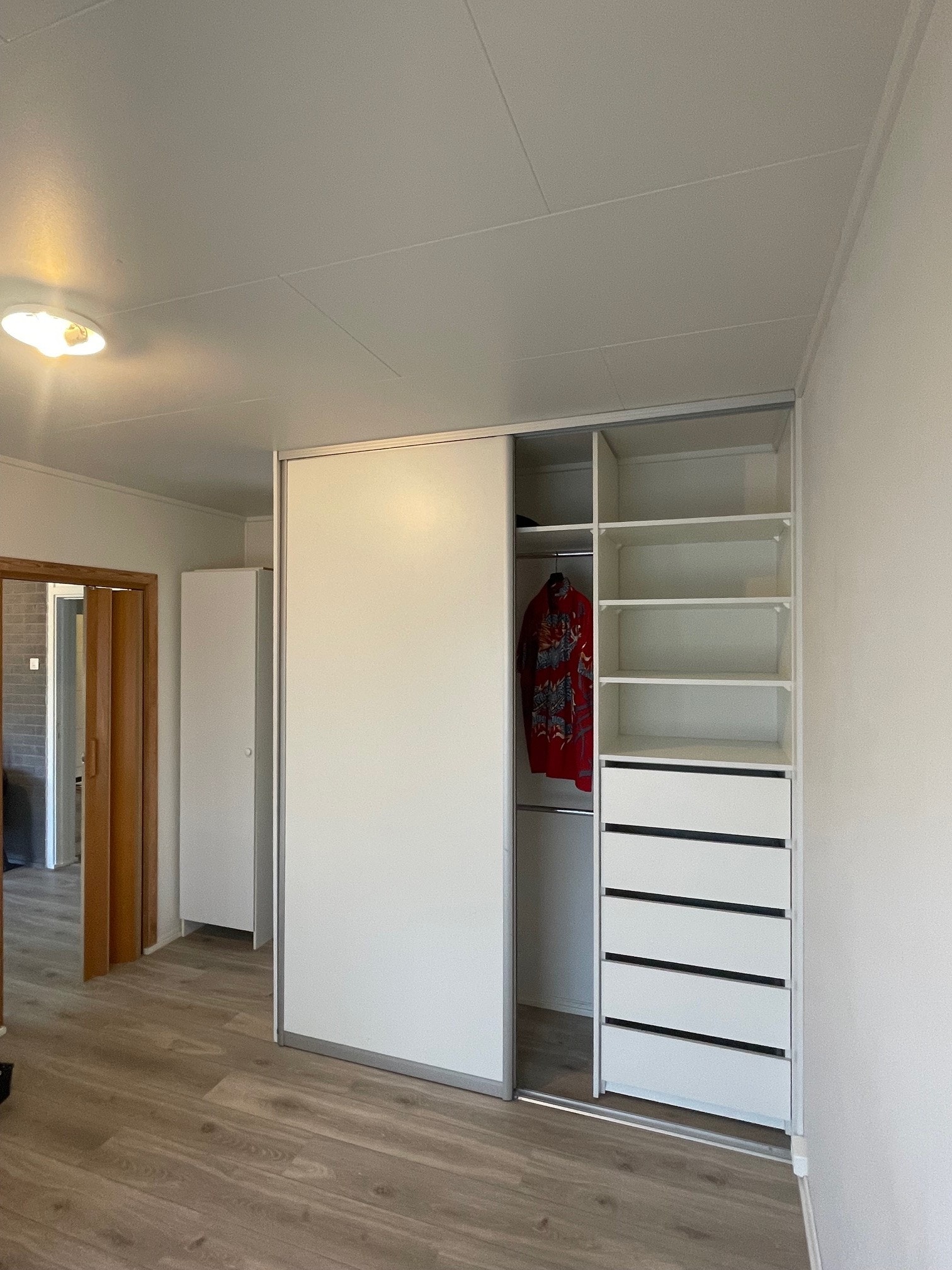 Soverom med god skap plass Galleribilde