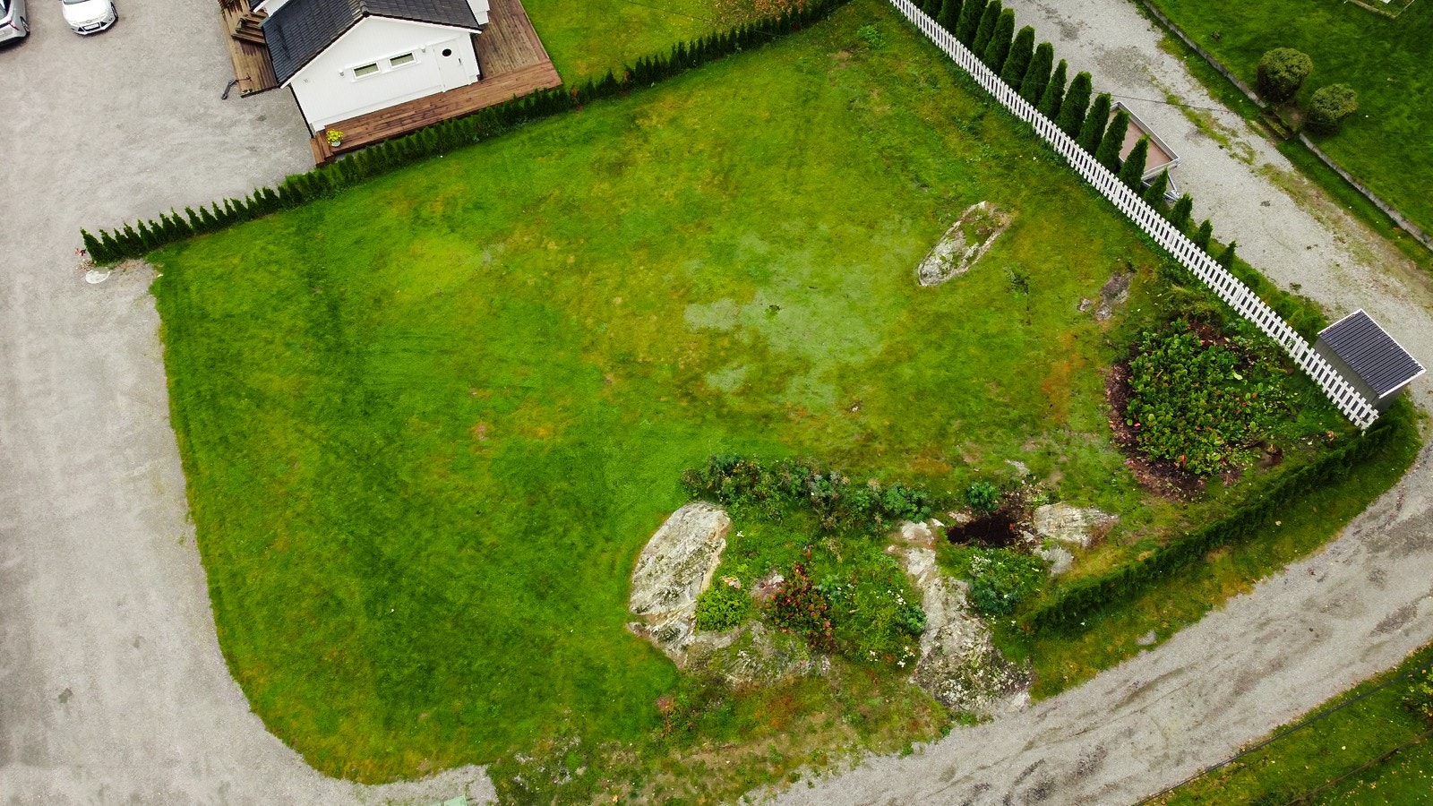 Dronebilde av tomten tatt i fra vest, Galleribilde