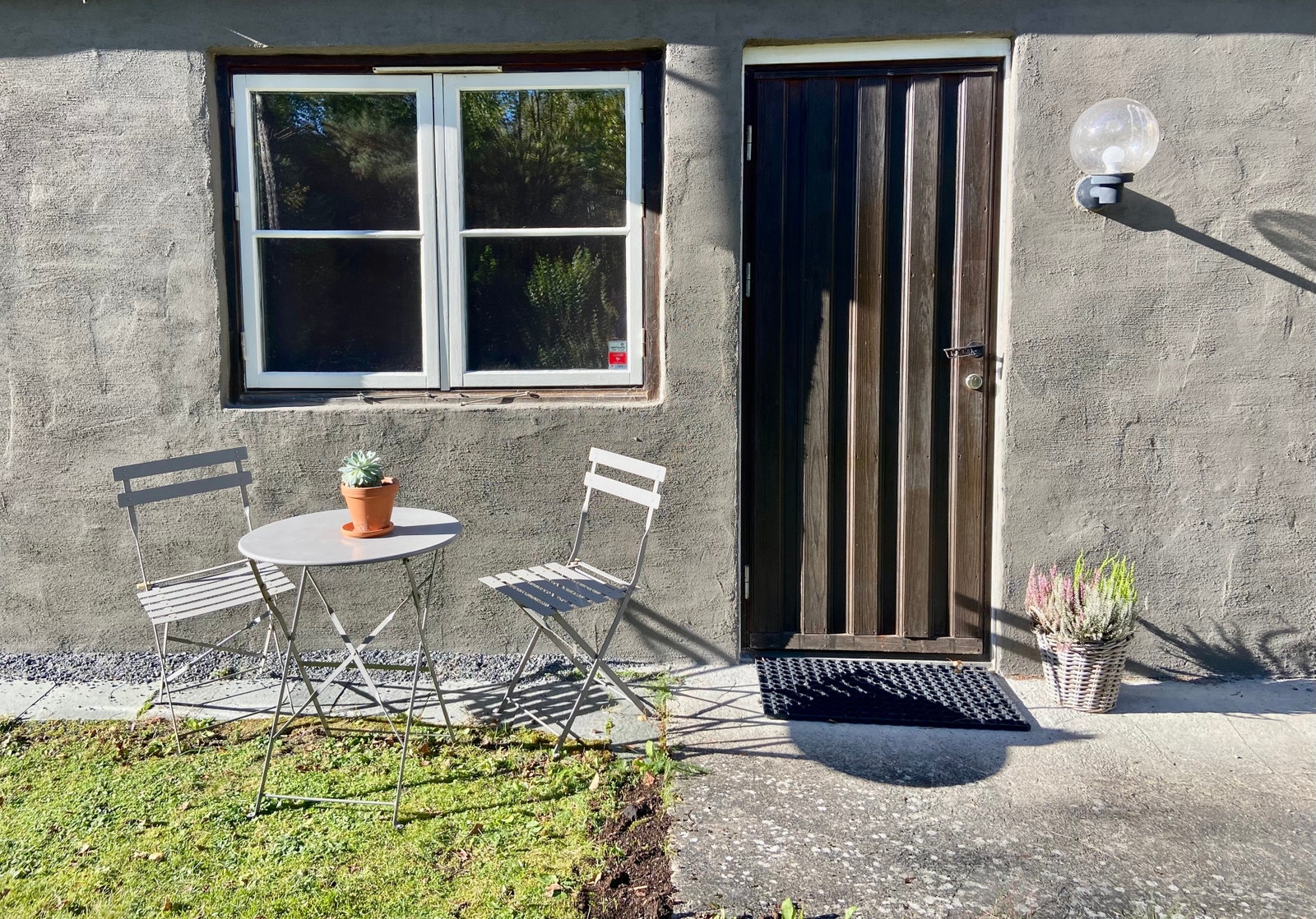 Egen inngang i kjeller-etasje Galleribilde