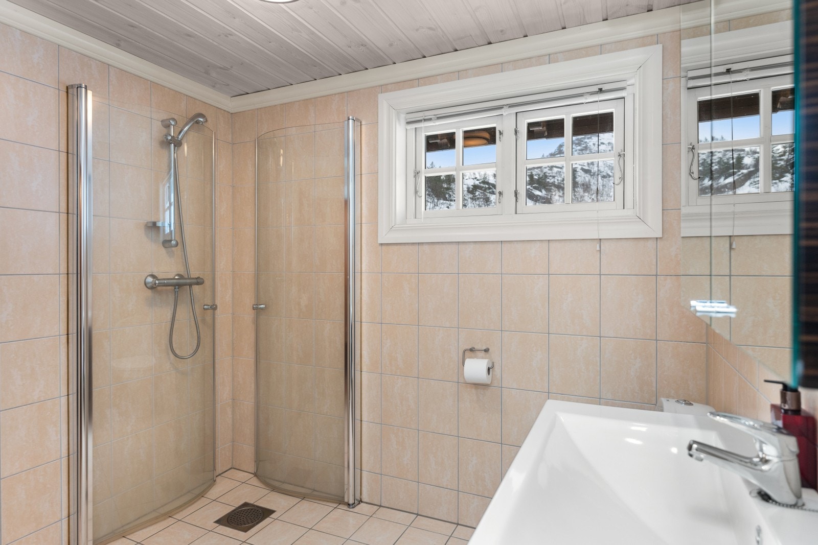 Bad med fliser Galleribilde