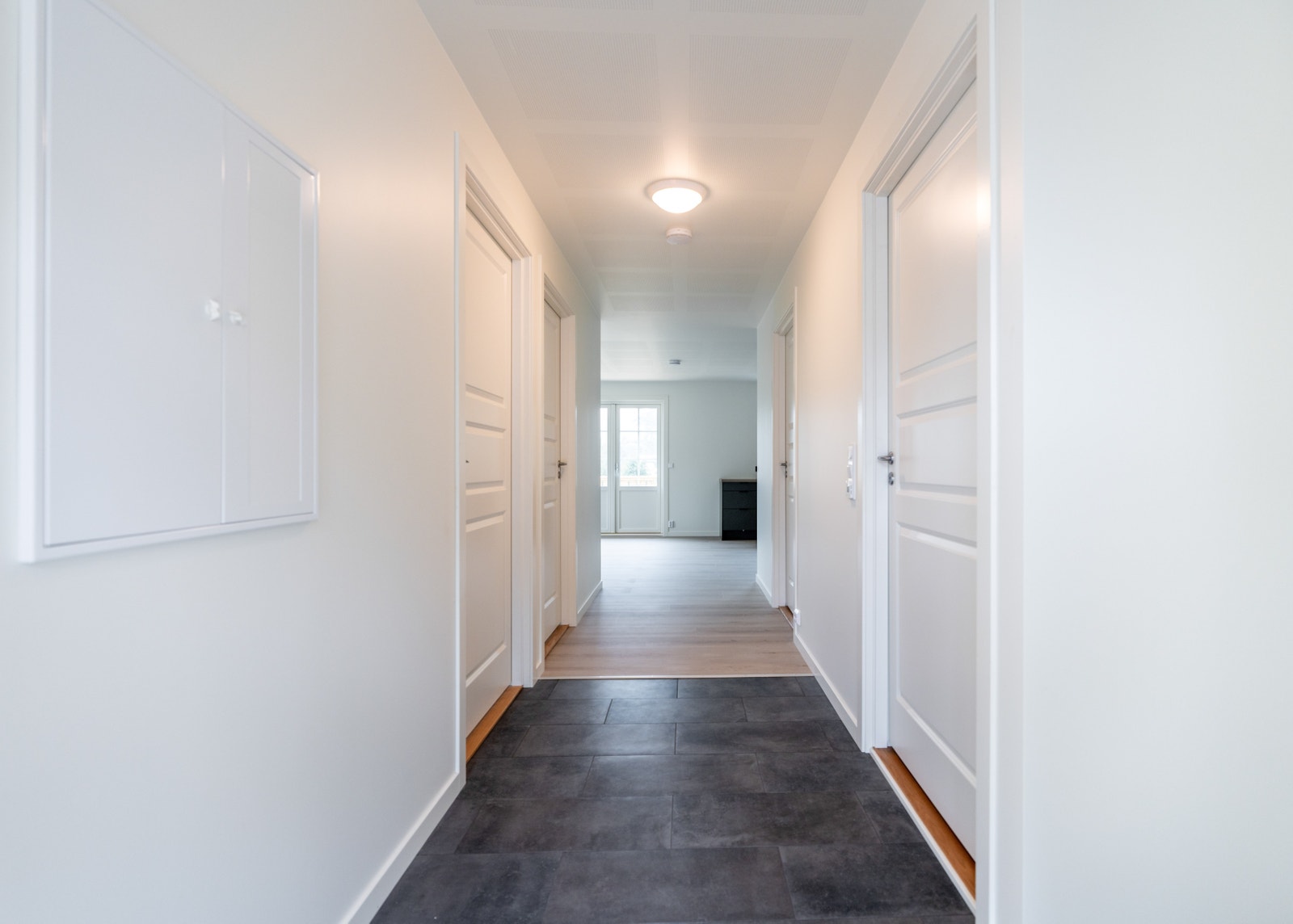 Praktisk flislagt entre med varmekabler! Bildet er tatt fra et tidligere prosjekt! Galleribilde