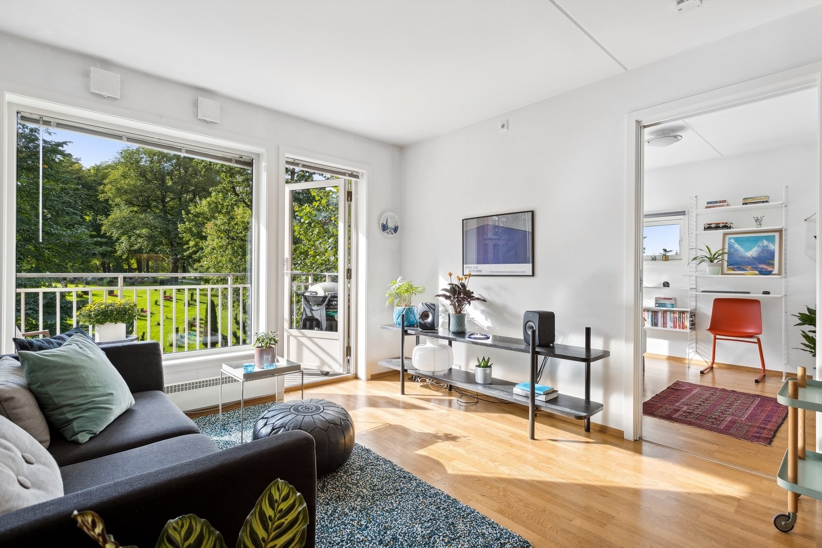 Velkommen til Alnagata 14 - En lekker, delikat og romslig 2-roms leilighet i høy første etasje med en flott vestvendt balkong. Galleribilde