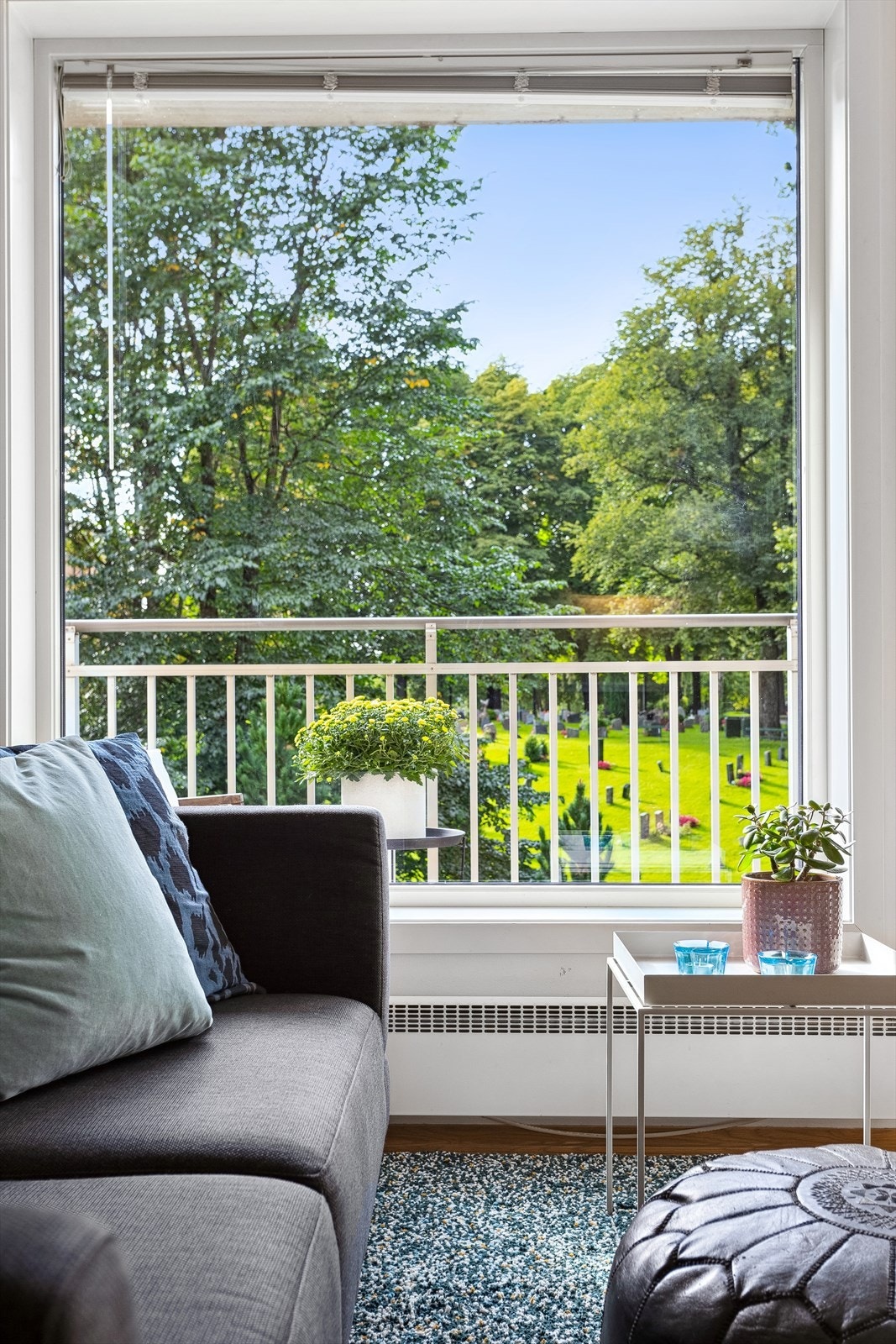 Alnagata 14 ligger i et sentralt og urbant område i Gamlebyen, ved foten av Ekebergskrenten. Området har blitt meget attraktivt og populært blant Oslos befolkning. Galleribilde