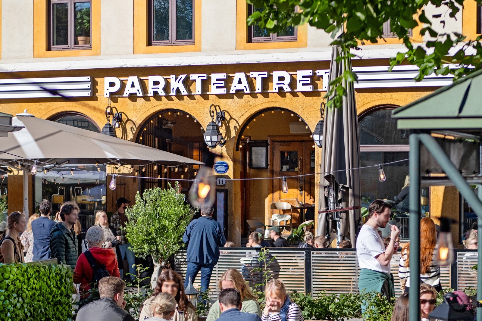 Ikke langt fra leiligheten finner du det yrende og spennende livet på Løkka. Galleribilde