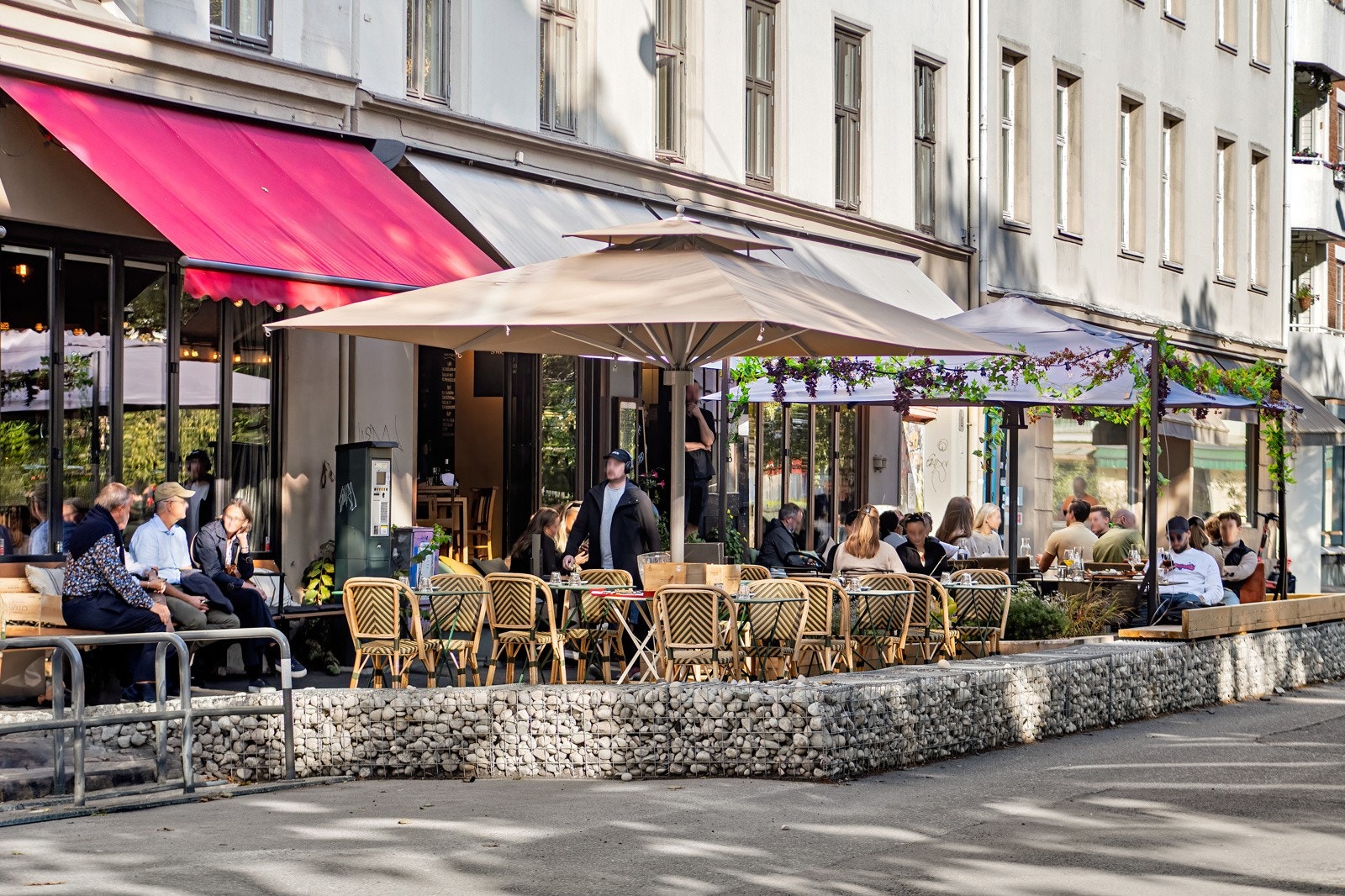 Nyt en god middag hos populære Delicatessen! Galleribilde