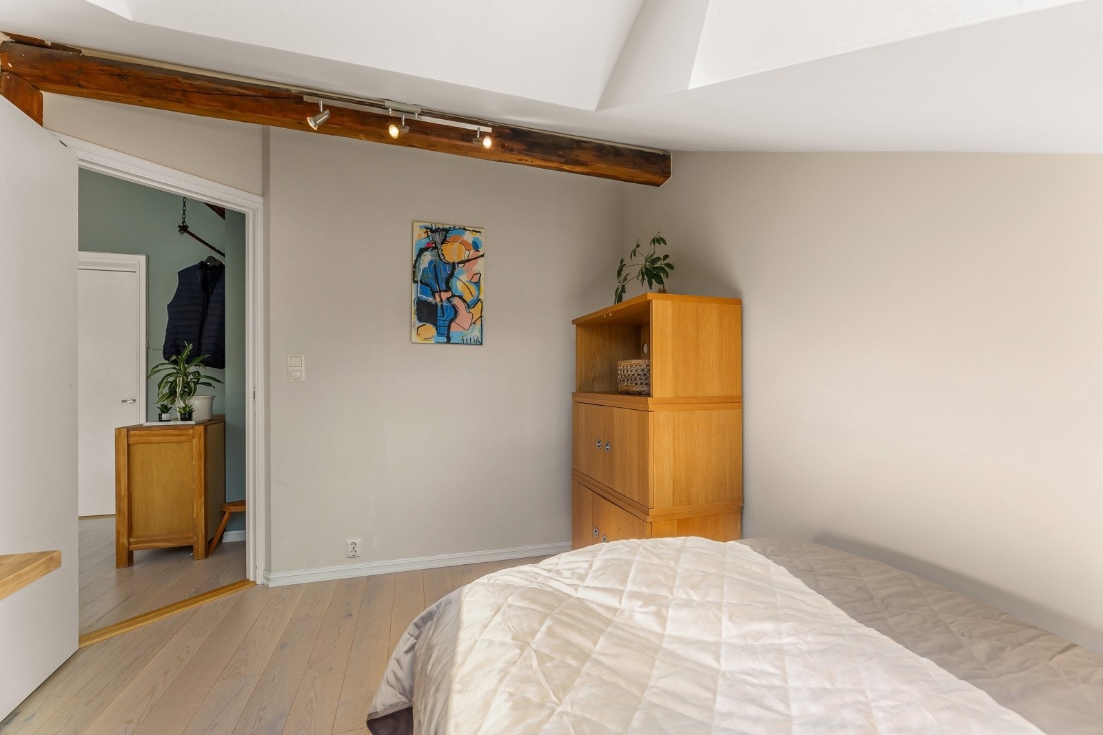 Selger har leid ut dette soverommet for kr 9.000,- / 10.000,- pr. mnd. Galleribilde