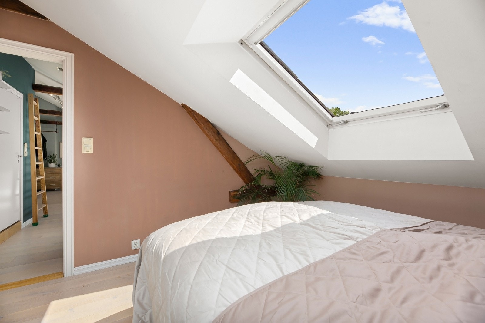 Her er det også mulighet for skrivepult eller annet ønsket møblement Galleribilde