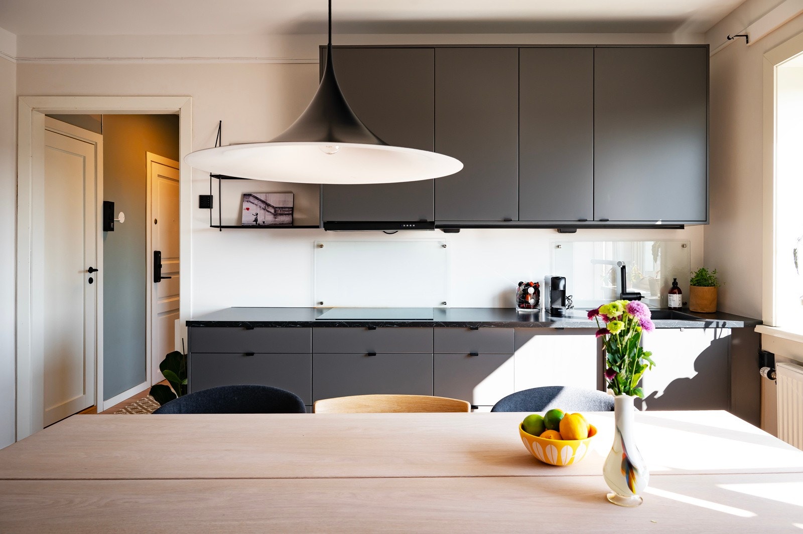 Boligen har en innvendig bod samt bod i kjeller. Galleribilde