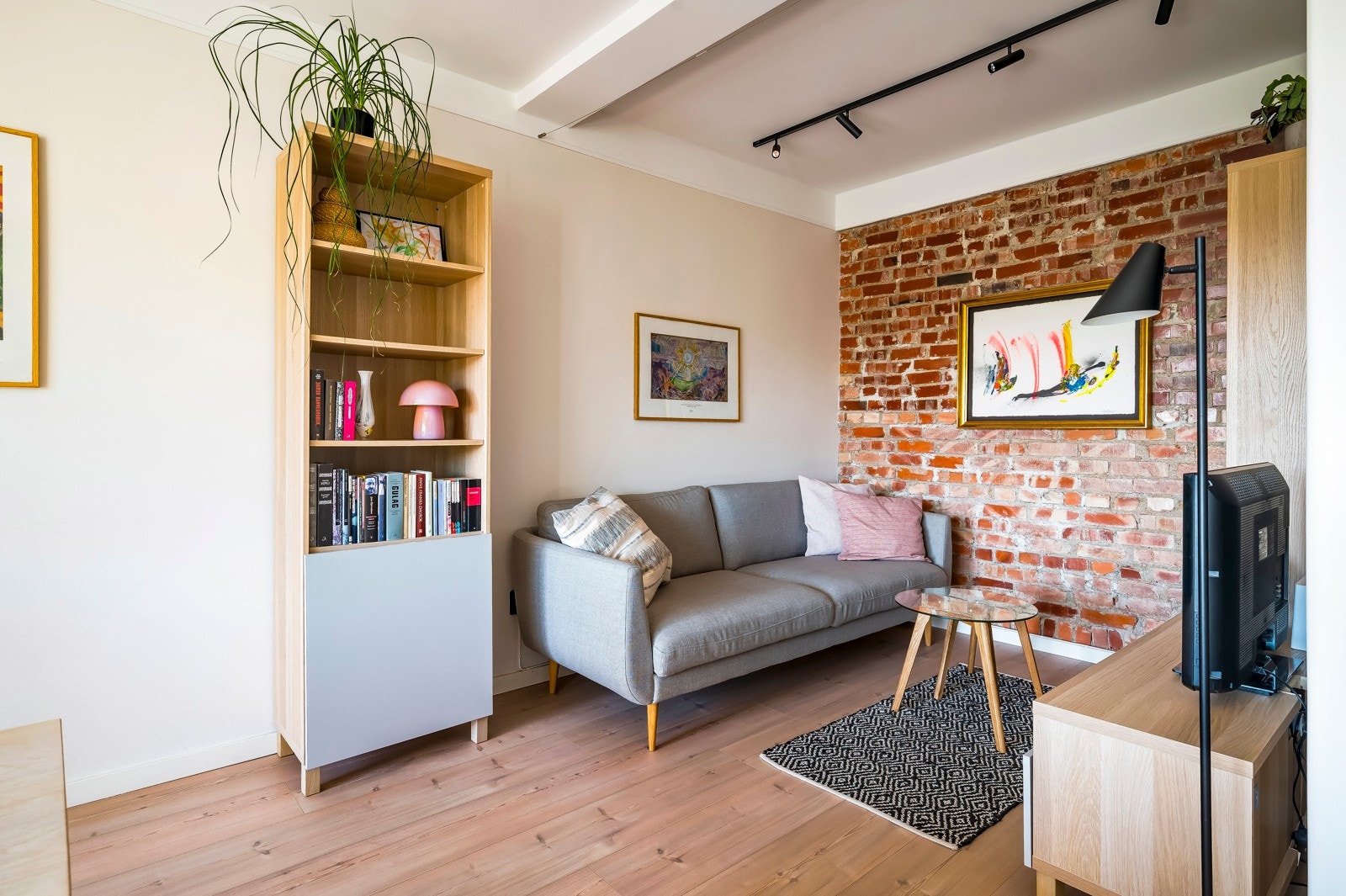 God plass til sofagruppe og mediemøblement. Galleribilde