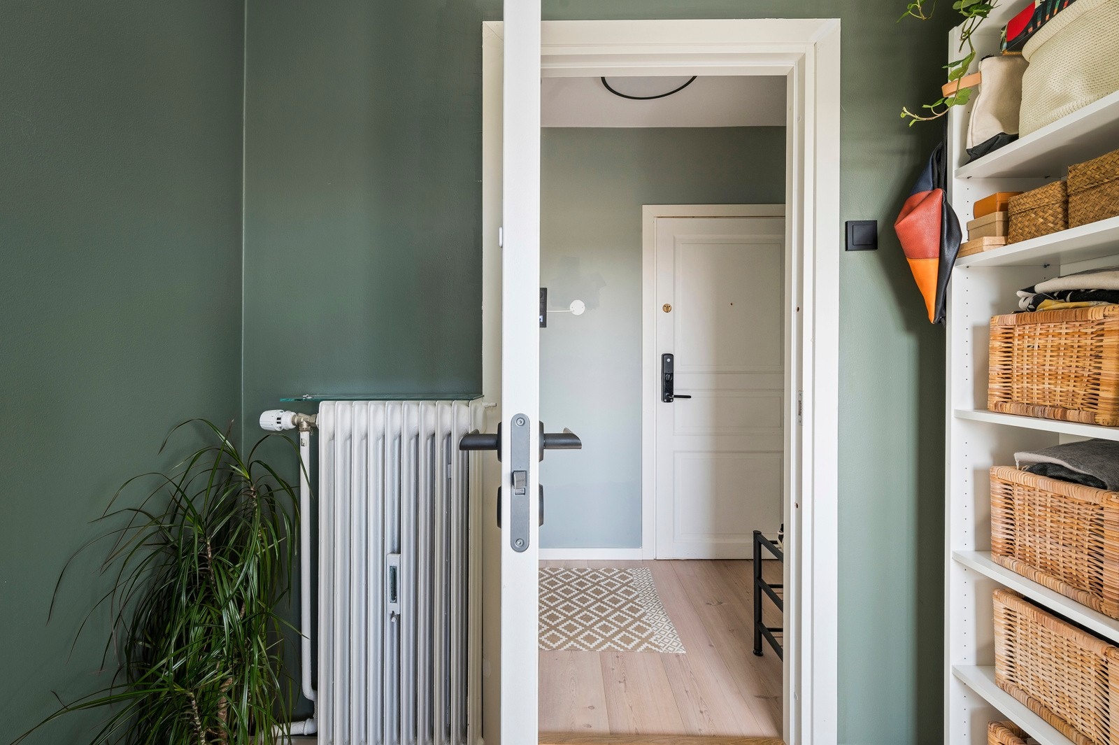 Det er også plass til kommodeløsninger eller flytte skapet på motsatt side. Galleribilde