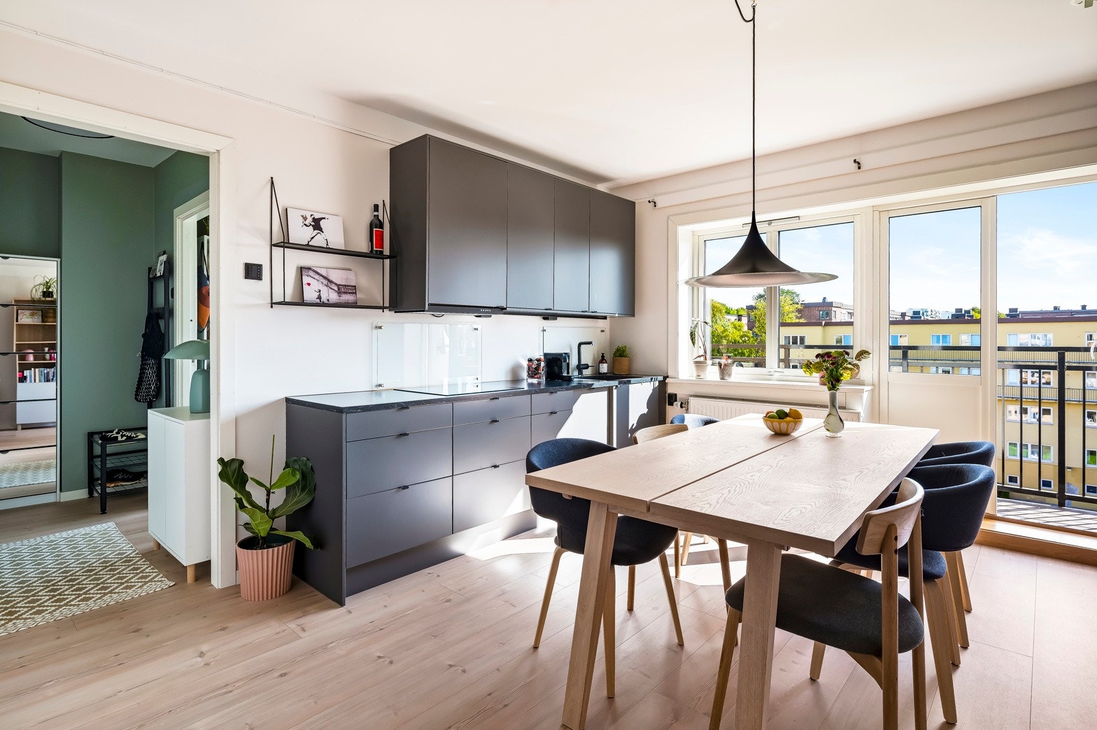 En fin fargepalett med lune farger og moderne materialvalg. Galleribilde