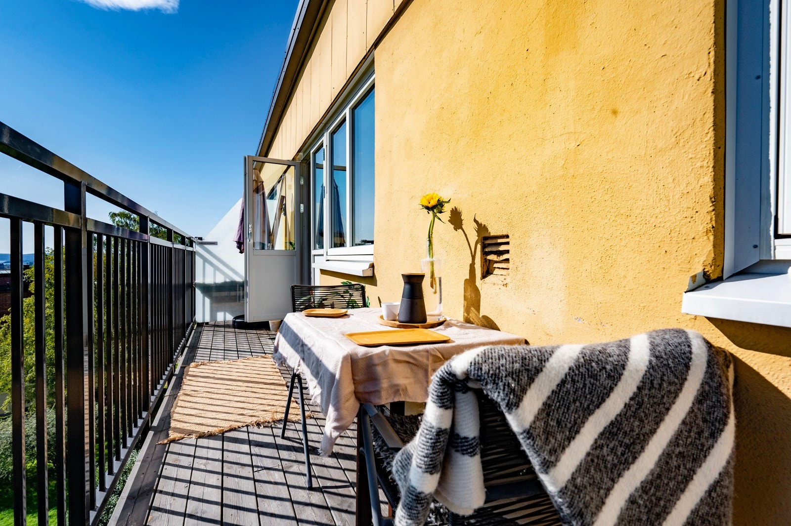 Sydøstvendt balkong på 9 kvm. med gode solforhold Galleribilde