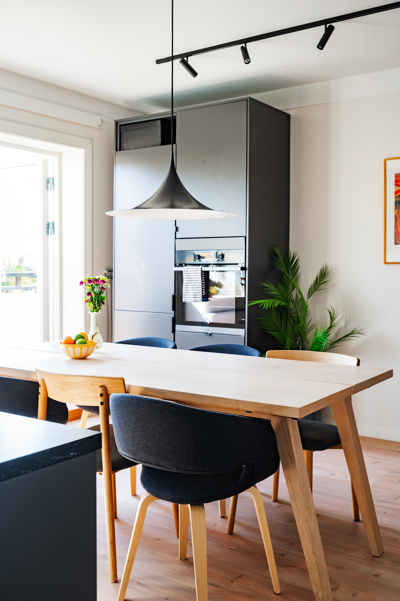 Boligen er omfattende oppusset i 2021 og har nytt EL-anlegg. Galleribilde