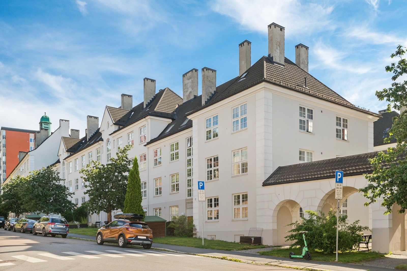 Leiligheten ligger i et populært og veldrevet borettslag med sentral beliggenhet på Rosenhoff. Galleribilde